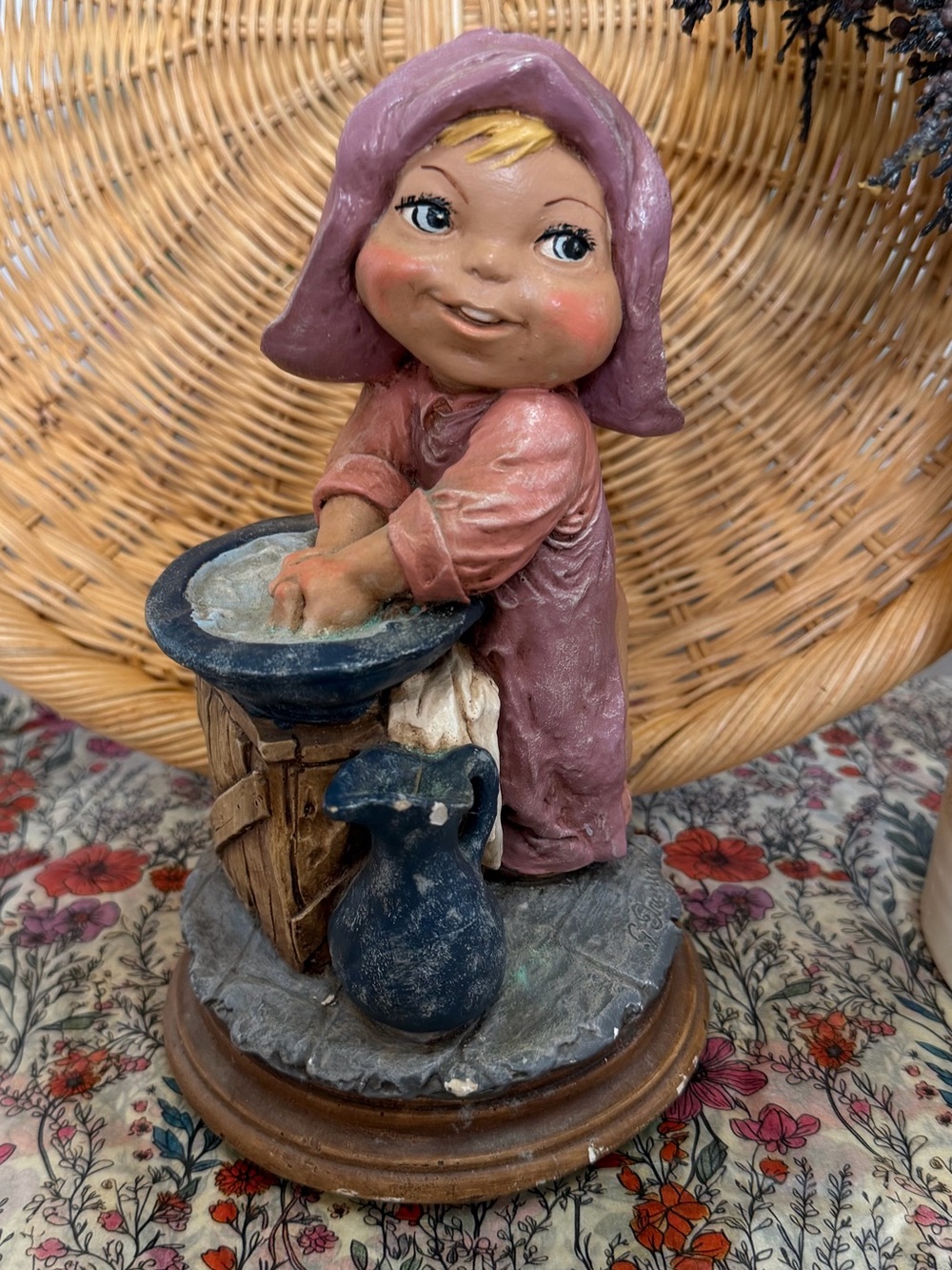 Vintage Giuseppe Armani Figurine Girl Washing Hands COLORFUL Signed Rare